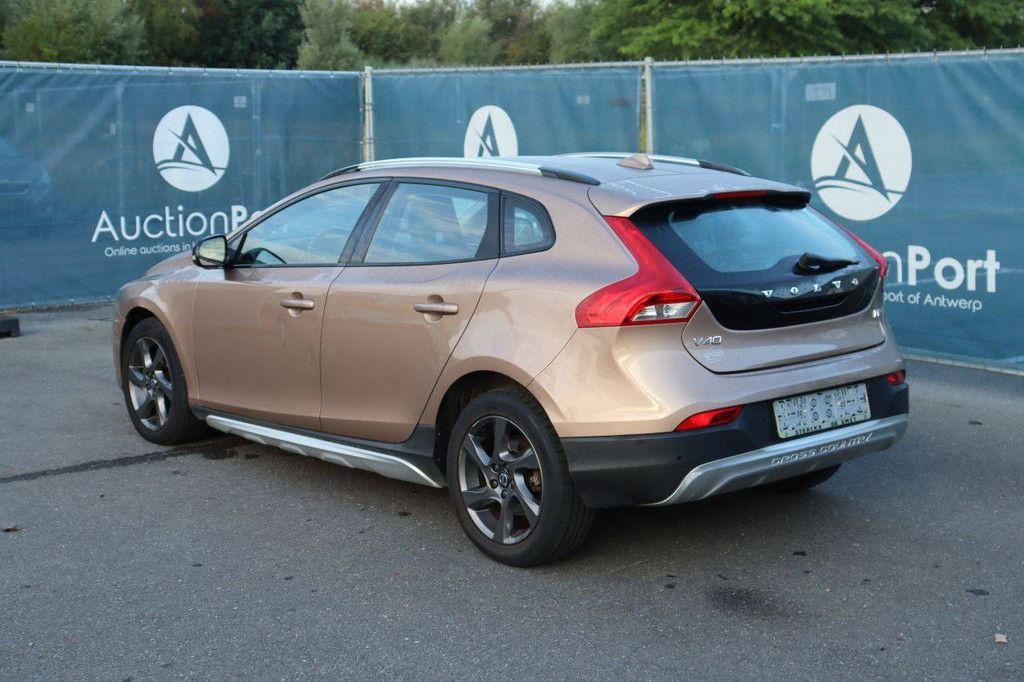 Passenger car Volvo V40 Diesel 120hp 2015 (Margin)