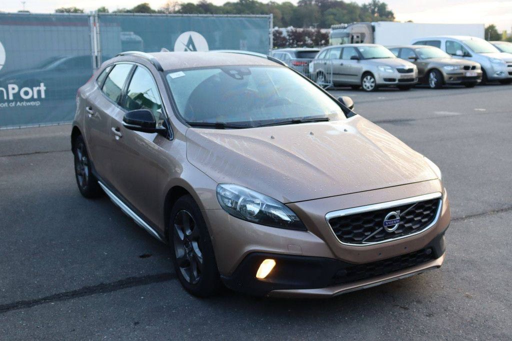 Passenger car Volvo V40 Diesel 120hp 2015 (Margin)