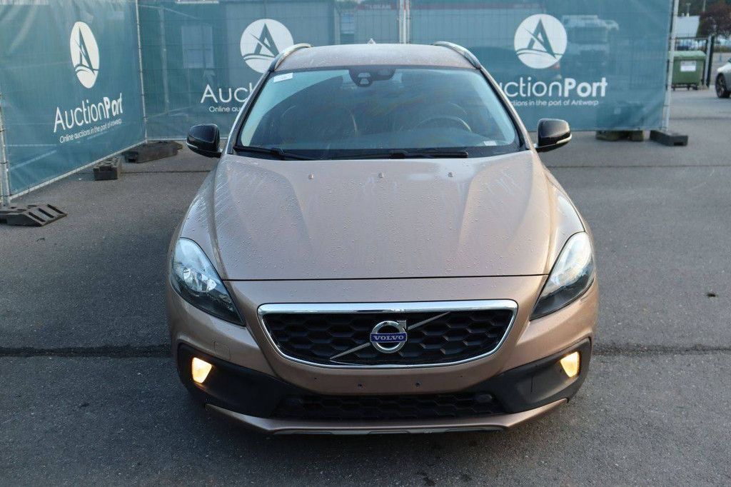 Passenger car Volvo V40 Diesel 120hp 2015 (Margin)
