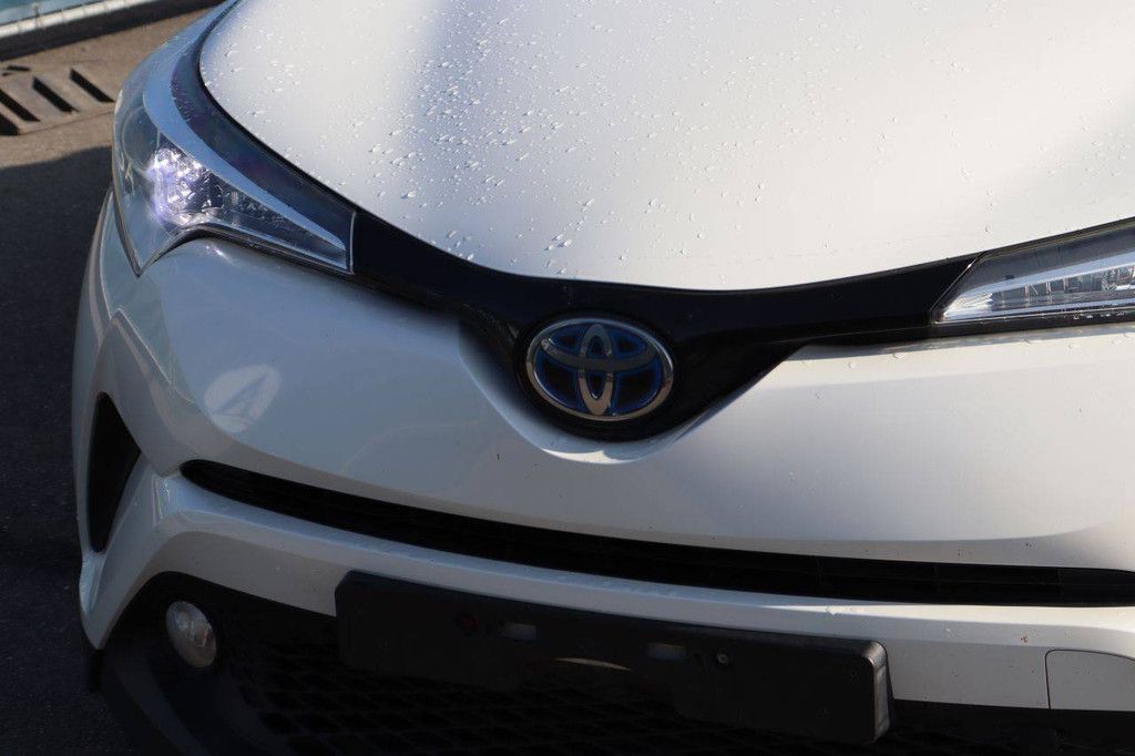 Passenger car Toyota C-HR Hybrid Petrol/Electric 98hp 2017 (Margin)