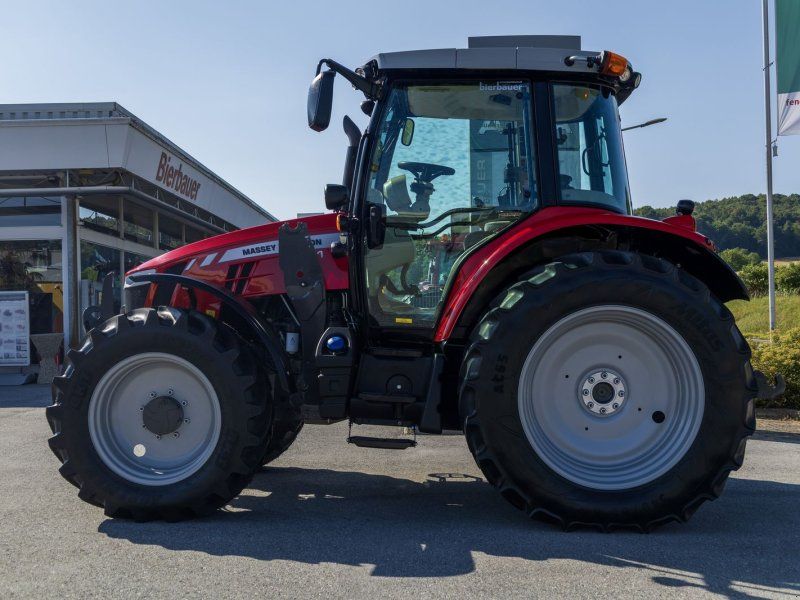 Massey Ferguson 5611 Dyna-6 Efficient