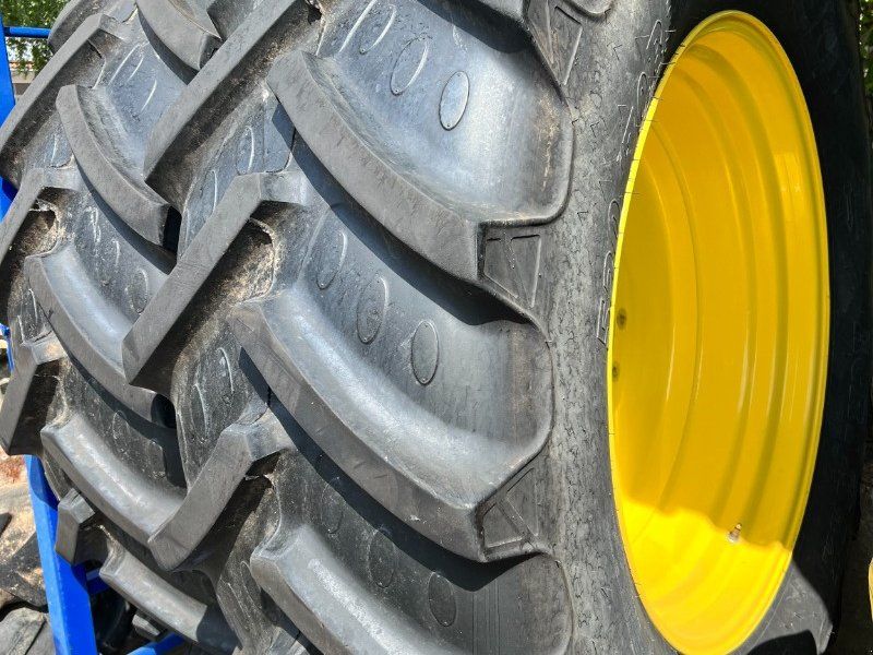 BKT Agrimax RT 765