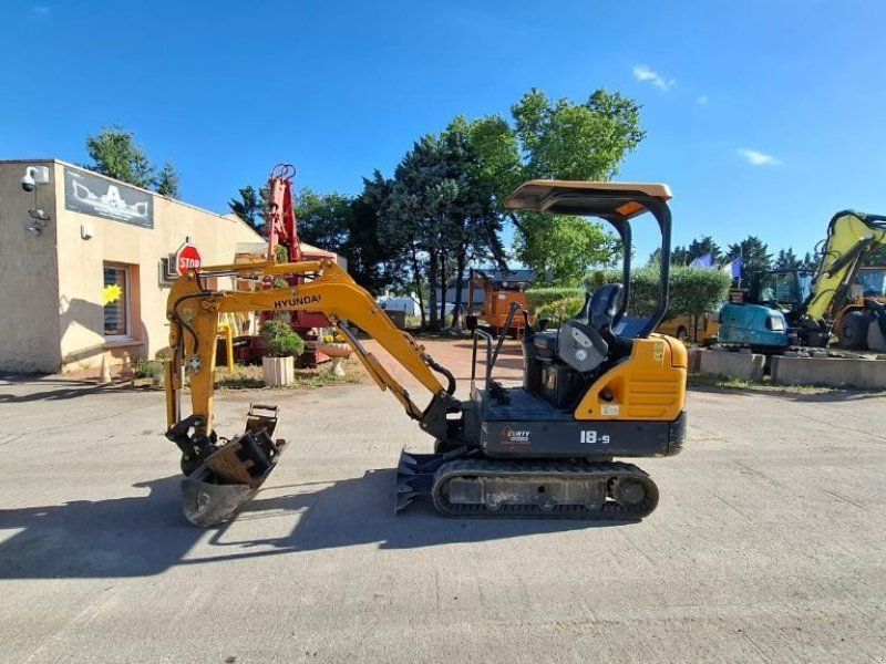 Hyundai R18-9