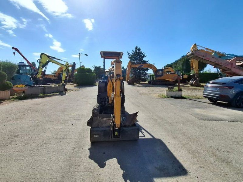 Hyundai R18-9