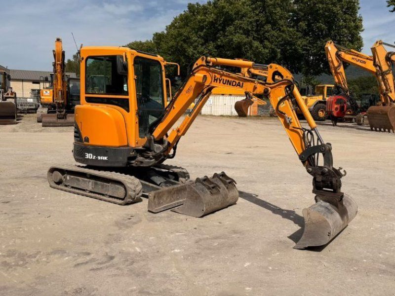 Hyundai R30Z-9AK