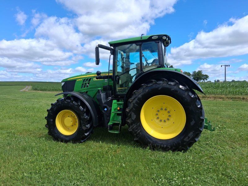 John Deere 6215R