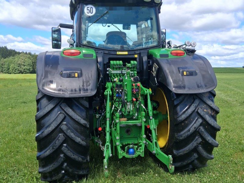 John Deere 6215R