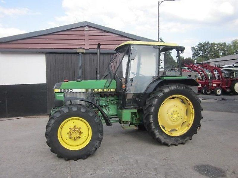 John Deere 2250