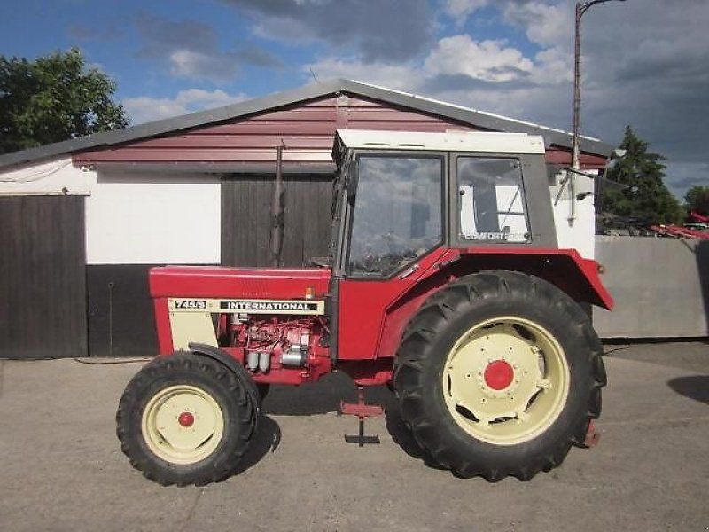IHC 745 S