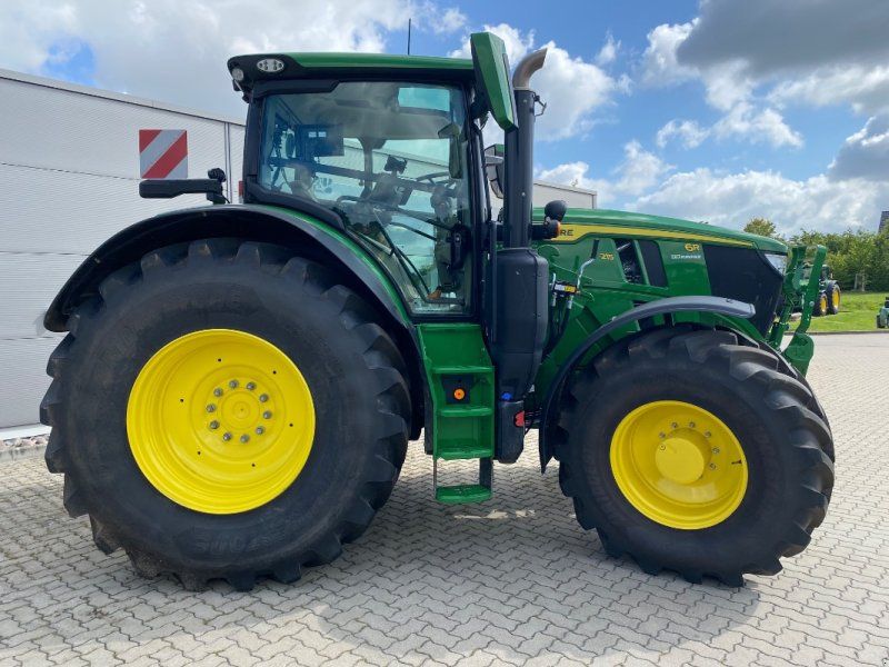 John Deere 6R 215