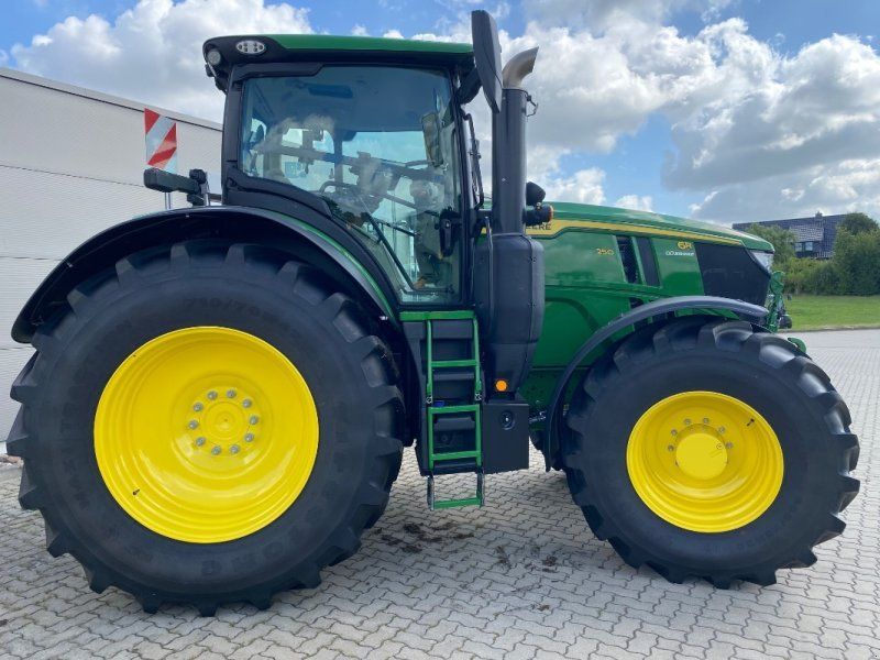 John Deere 6R 250