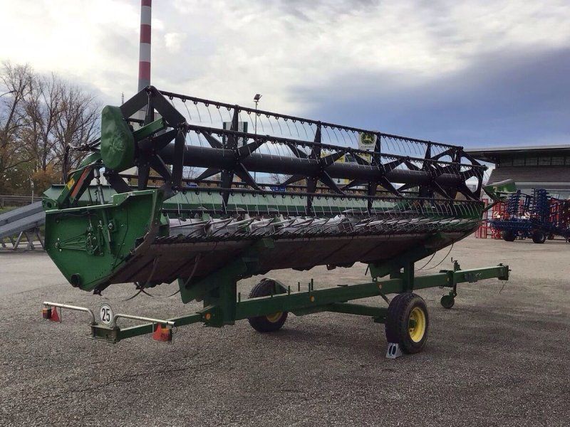 John Deere Schneidwerk 622 R mit Flötzinger Schneidwerkswag
