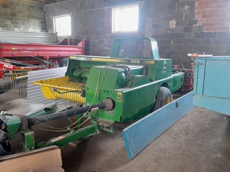 John Deere 359