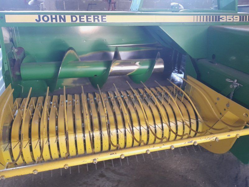 John Deere 359