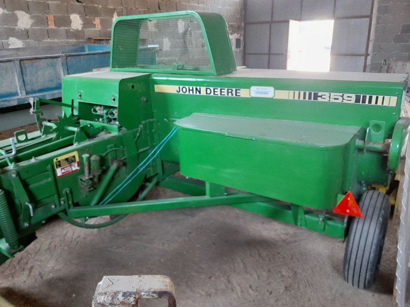 John Deere 359