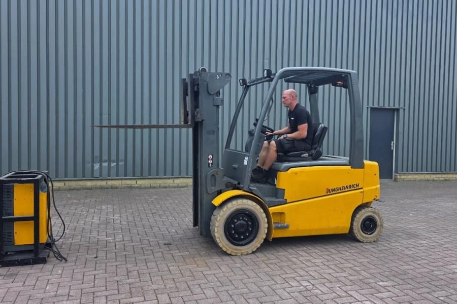 Jungheinrich EFG535 Electric, Lifting Height 4700mm, Freelift 1