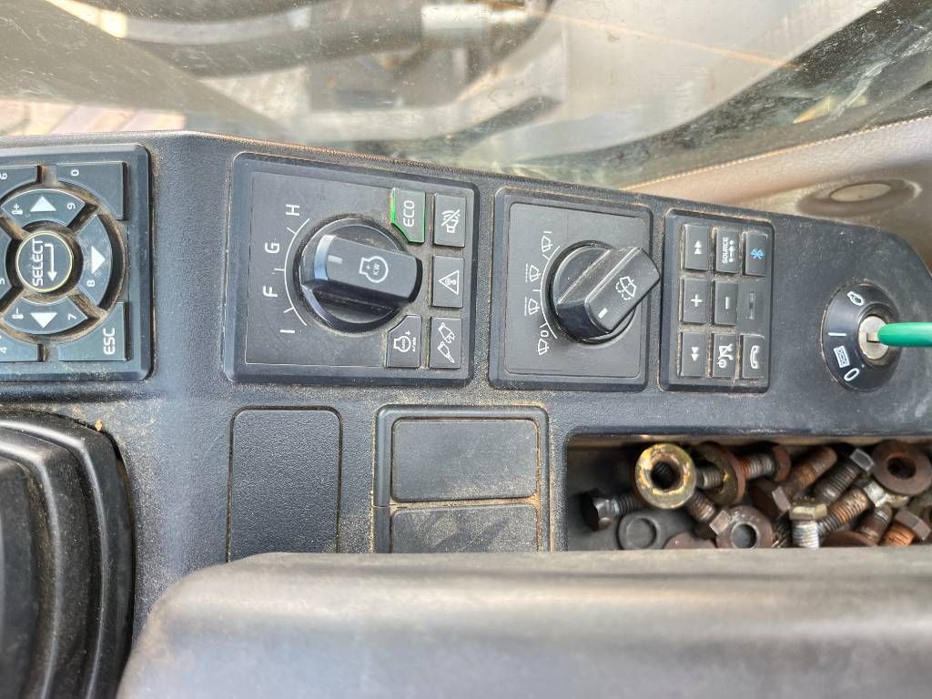 Volvo EC380EL - Automatic Greasing / Quick Coupler