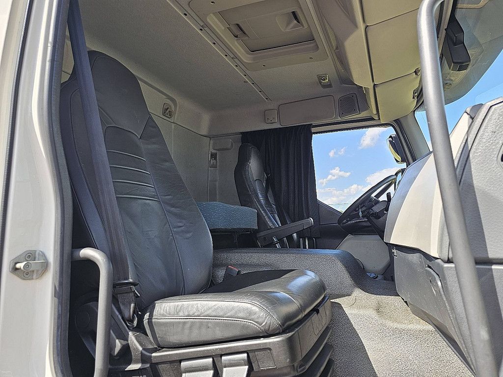 VOLVO FE 280.18 2t lift box 5.52 m