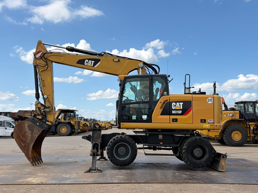 Caterpillar M316F Mobile excavator