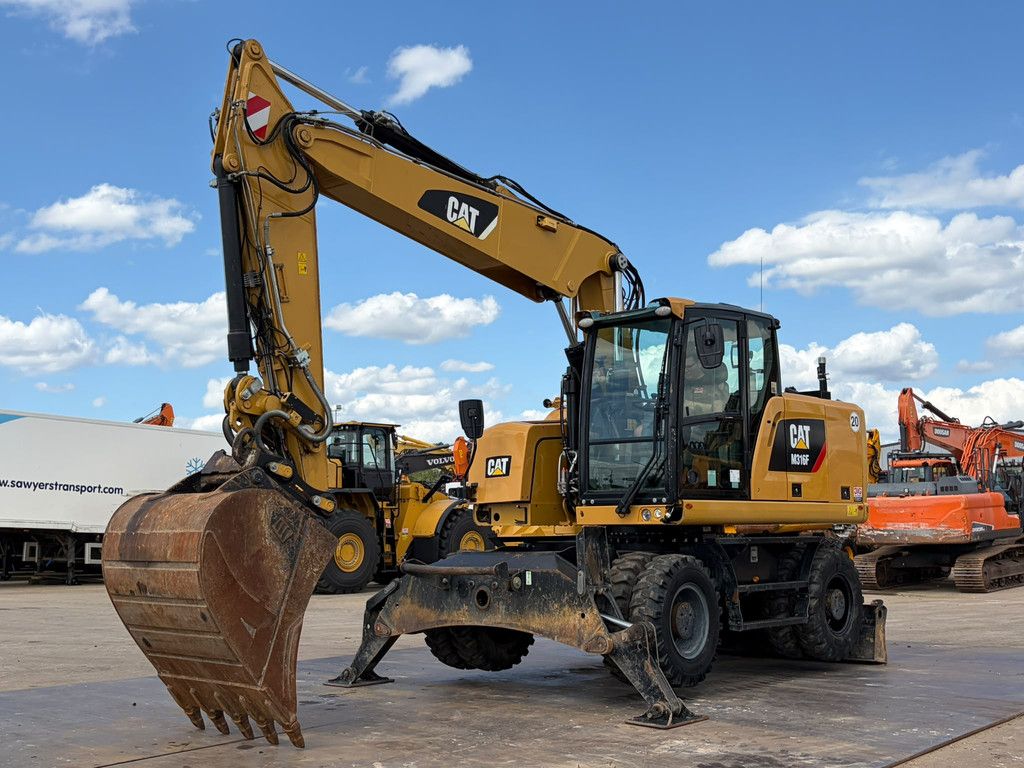 Caterpillar M316F Mobile excavator