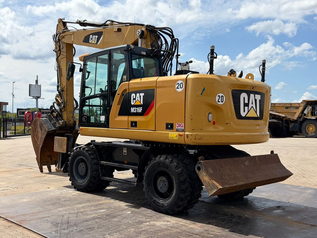 Caterpillar M316F Mobile excavator