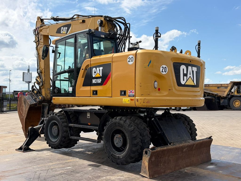 Caterpillar M316F Mobile excavator