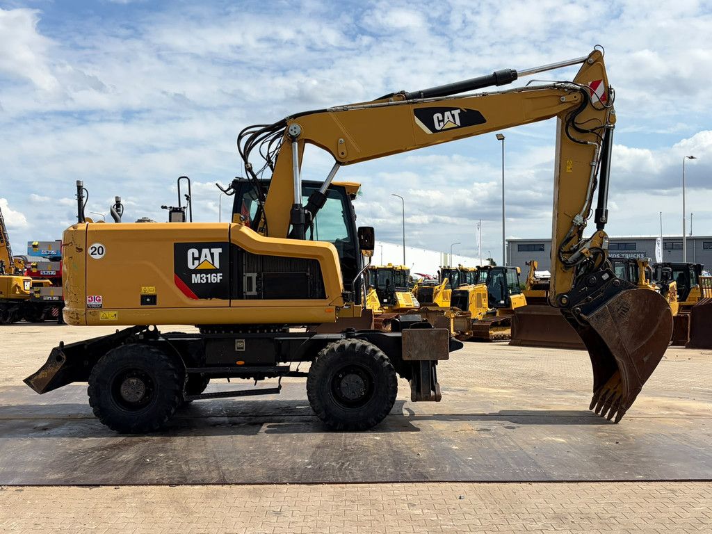 Caterpillar M316F Mobile excavator