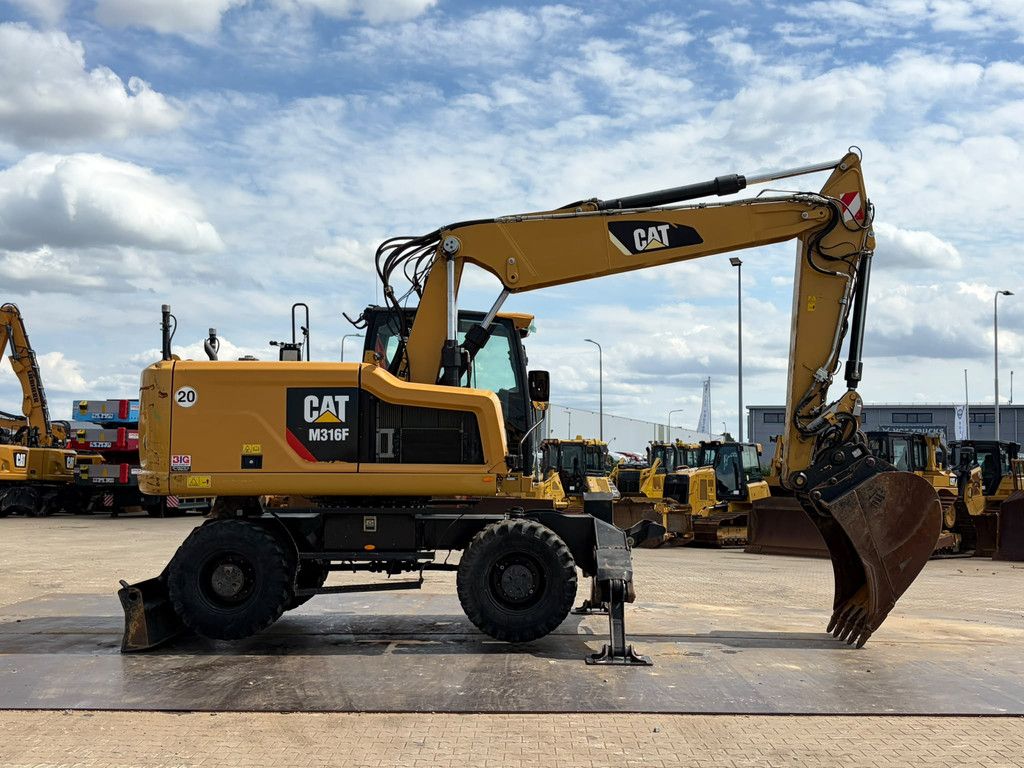 Caterpillar M316F Mobile excavator