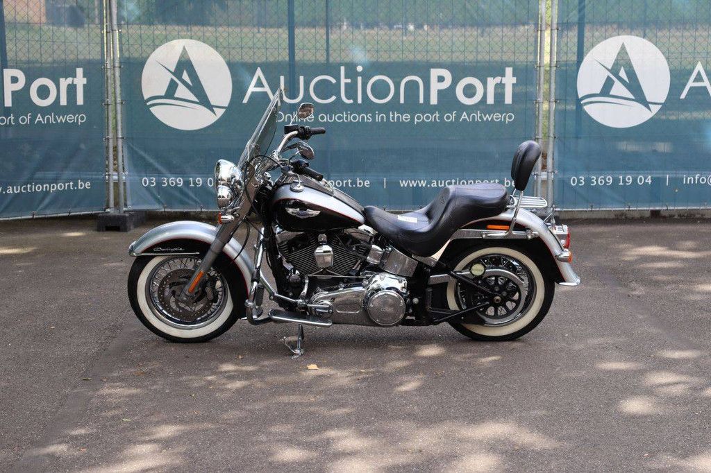 Harley-Davidson Deluxe Softail Benzinmotorrad 2016