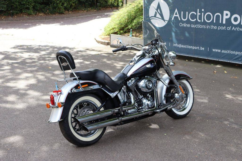 Harley-Davidson Deluxe Softail Benzinmotorrad 2016