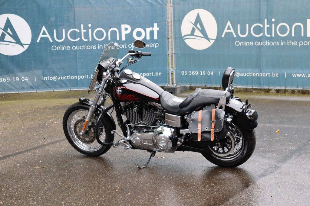 Motorrad Harley Davidson Dyna Low Rider Benzin 2015