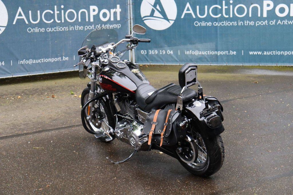 Motorrad Harley Davidson Dyna Low Rider Benzin 2015