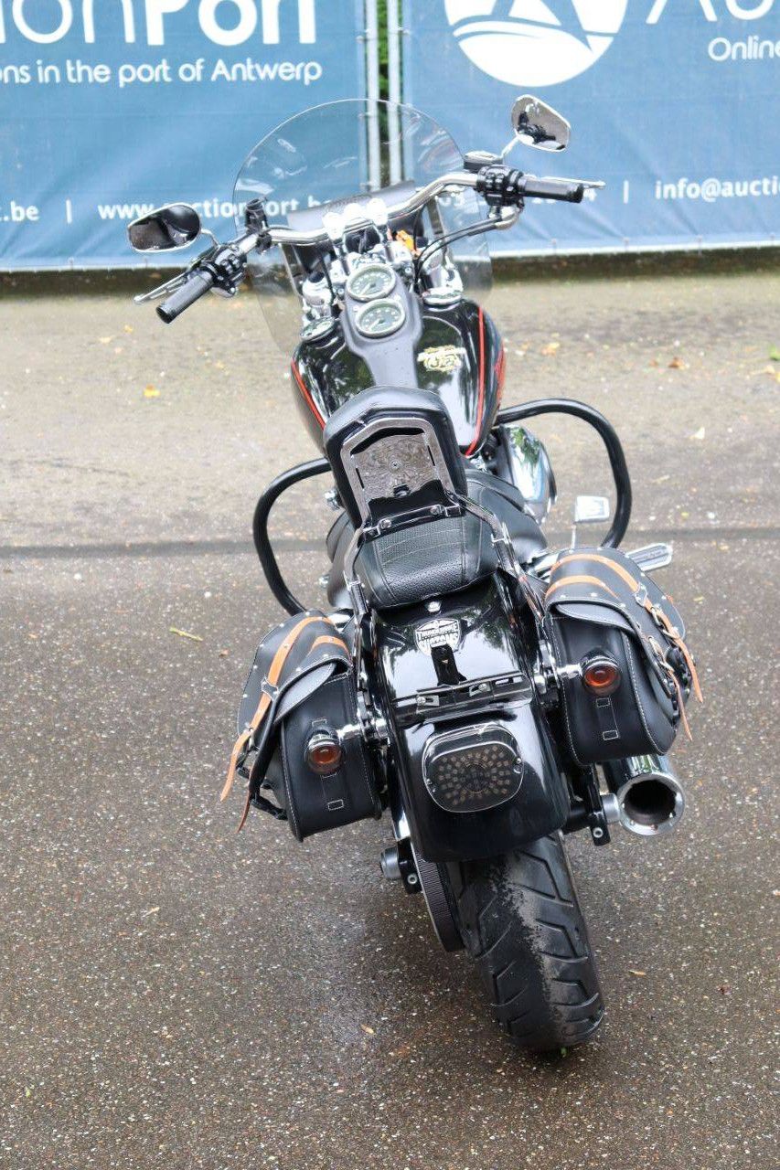 Motorrad Harley Davidson Dyna Low Rider Benzin 2015