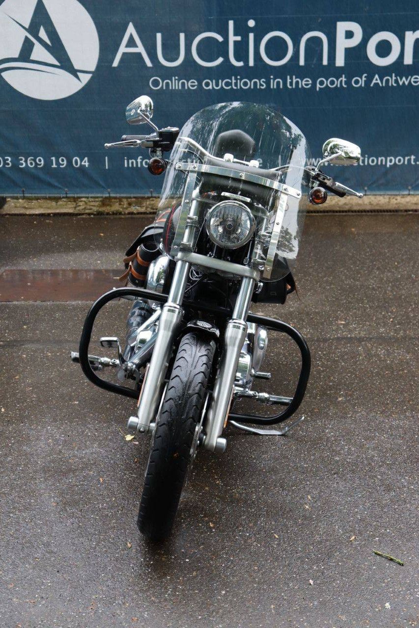 Motorrad Harley Davidson Dyna Low Rider Benzin 2015
