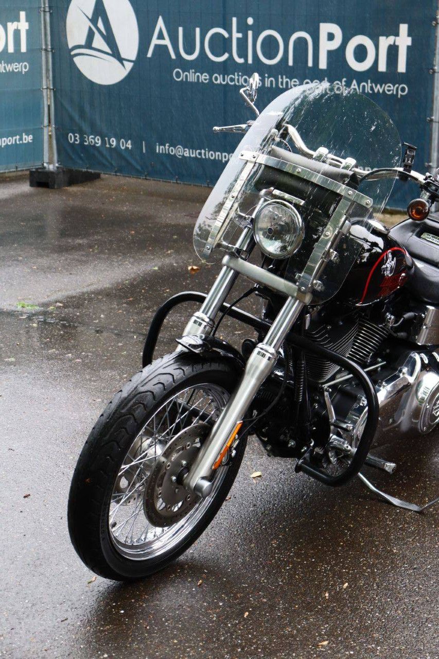 Motorrad Harley Davidson Dyna Low Rider Benzin 2015