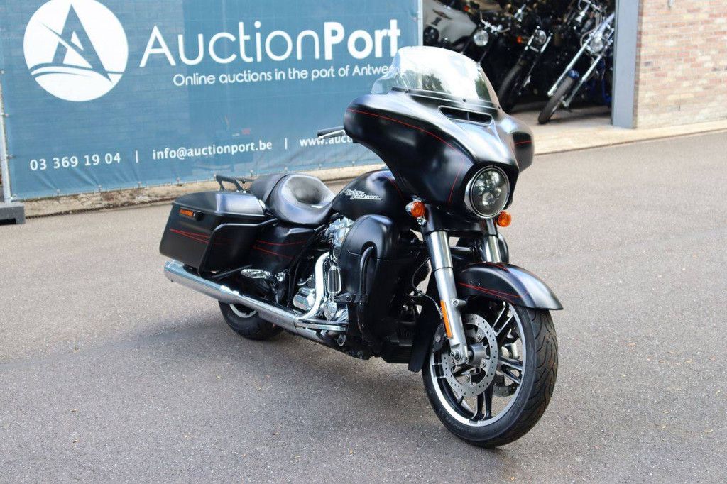 Motor Harley-Davidson STREET GLIDE SPECIAL Benzine 2015