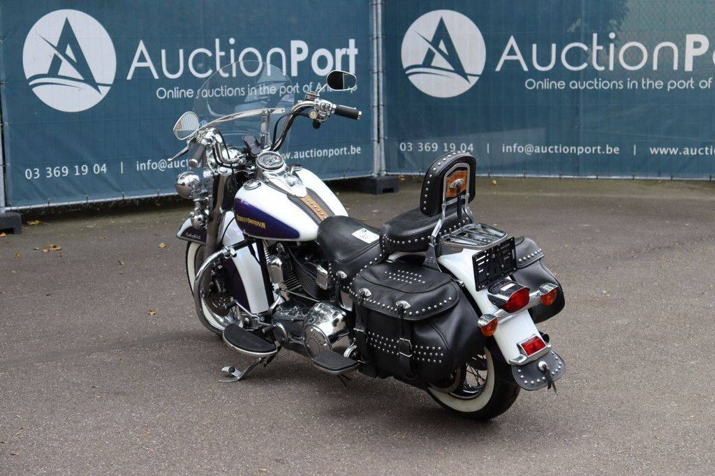 Motorcycle Harley-Davidson HERITAGE SOFTAIL CLASSIC Gasoline 2010 (Margin)