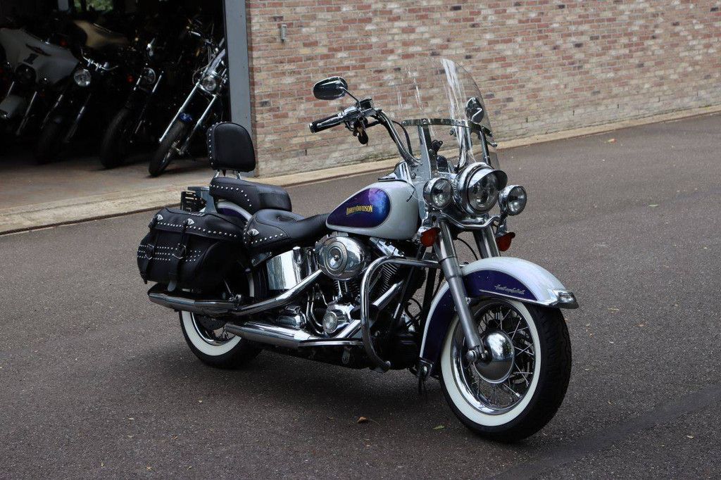 Motorcycle Harley-Davidson HERITAGE SOFTAIL CLASSIC Gasoline 2010 (Margin)