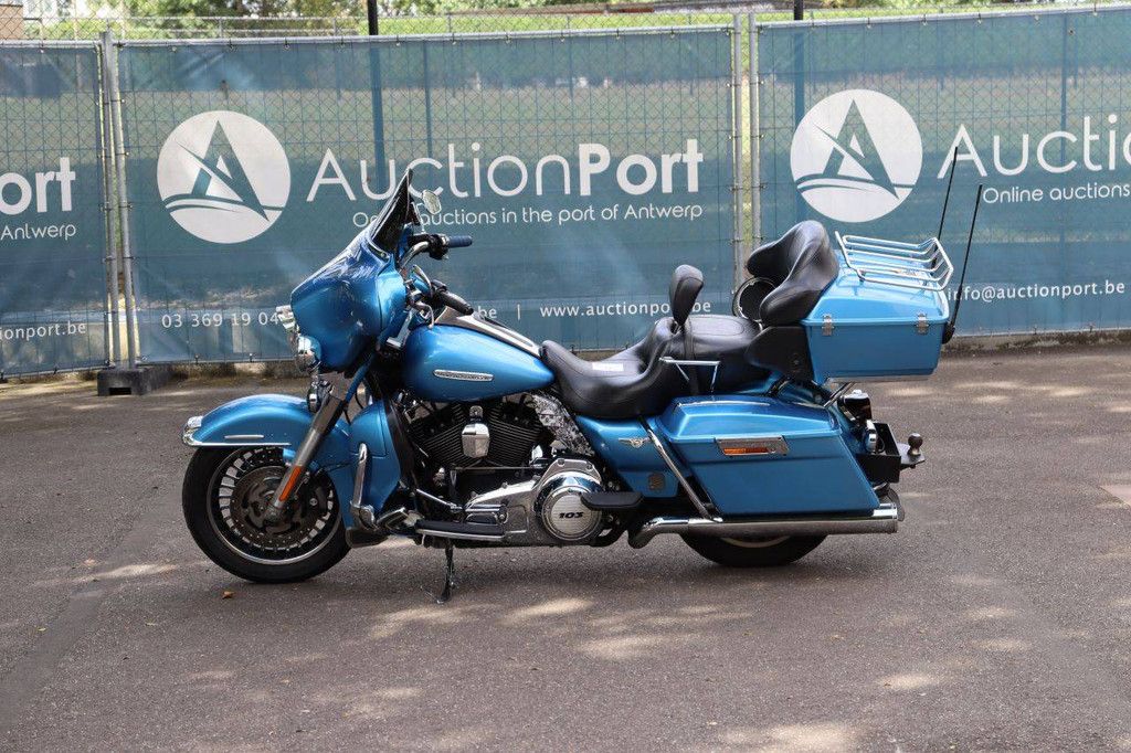 Motorcycle Harley-Davidson ULTRA CLASSIC Petrol 2011