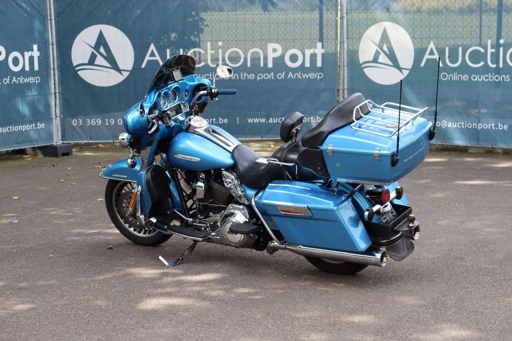 Motorcycle Harley-Davidson ULTRA CLASSIC Petrol 2011