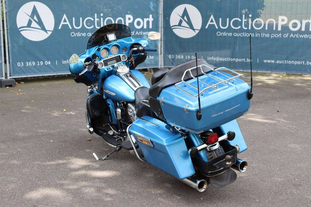 Motorcycle Harley-Davidson ULTRA CLASSIC Petrol 2011