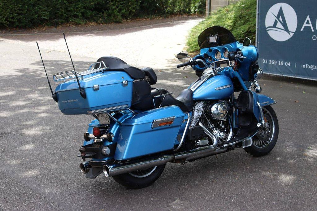 Motorcycle Harley-Davidson ULTRA CLASSIC Petrol 2011