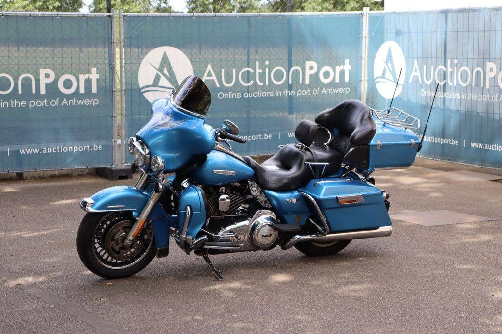Motorcycle Harley-Davidson ULTRA CLASSIC Petrol 2011