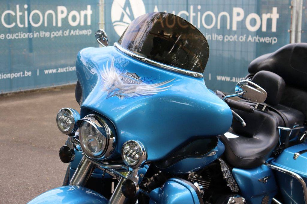 Motorcycle Harley-Davidson ULTRA CLASSIC Petrol 2011