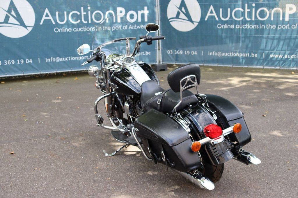 Motorcycle Harley-Davidson ROAD KING Gasoline 2016
