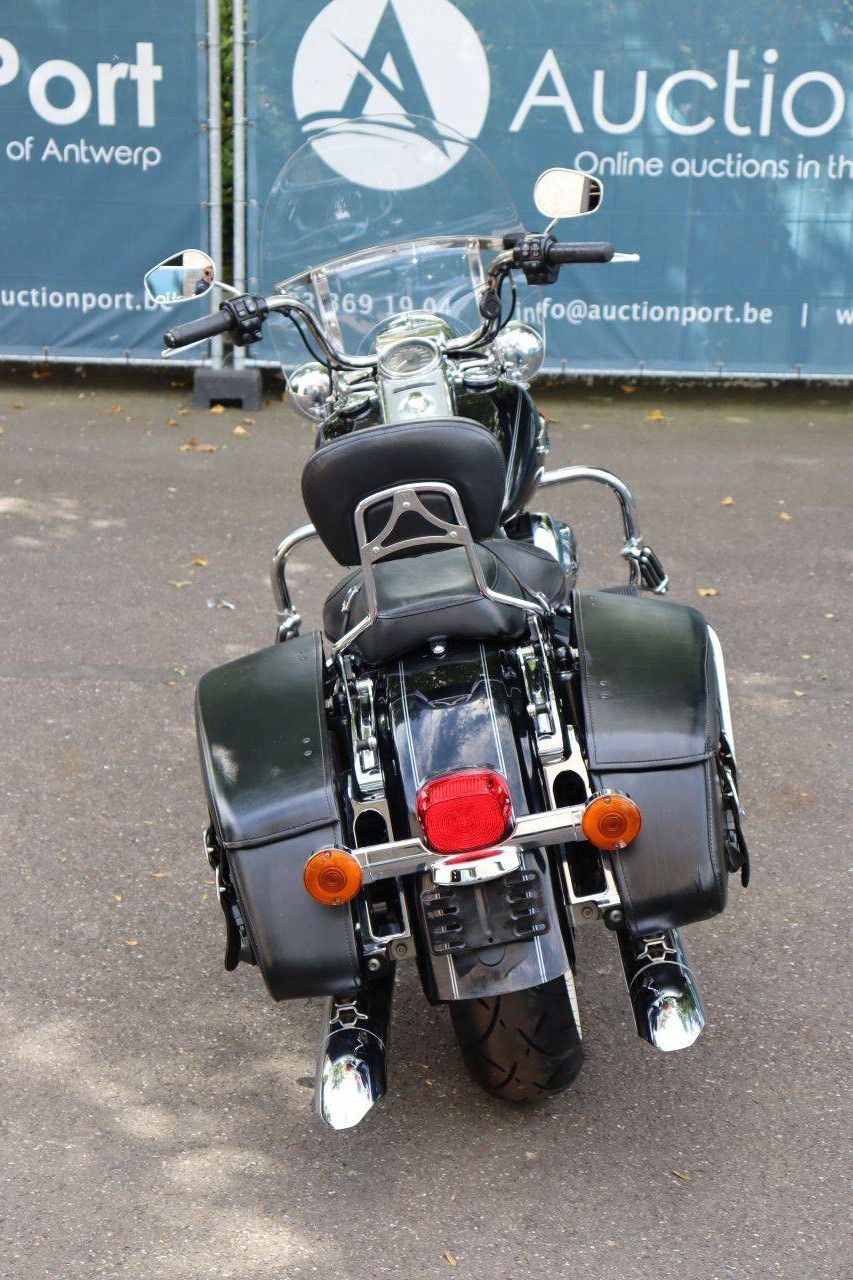 Motorcycle Harley-Davidson ROAD KING Gasoline 2016