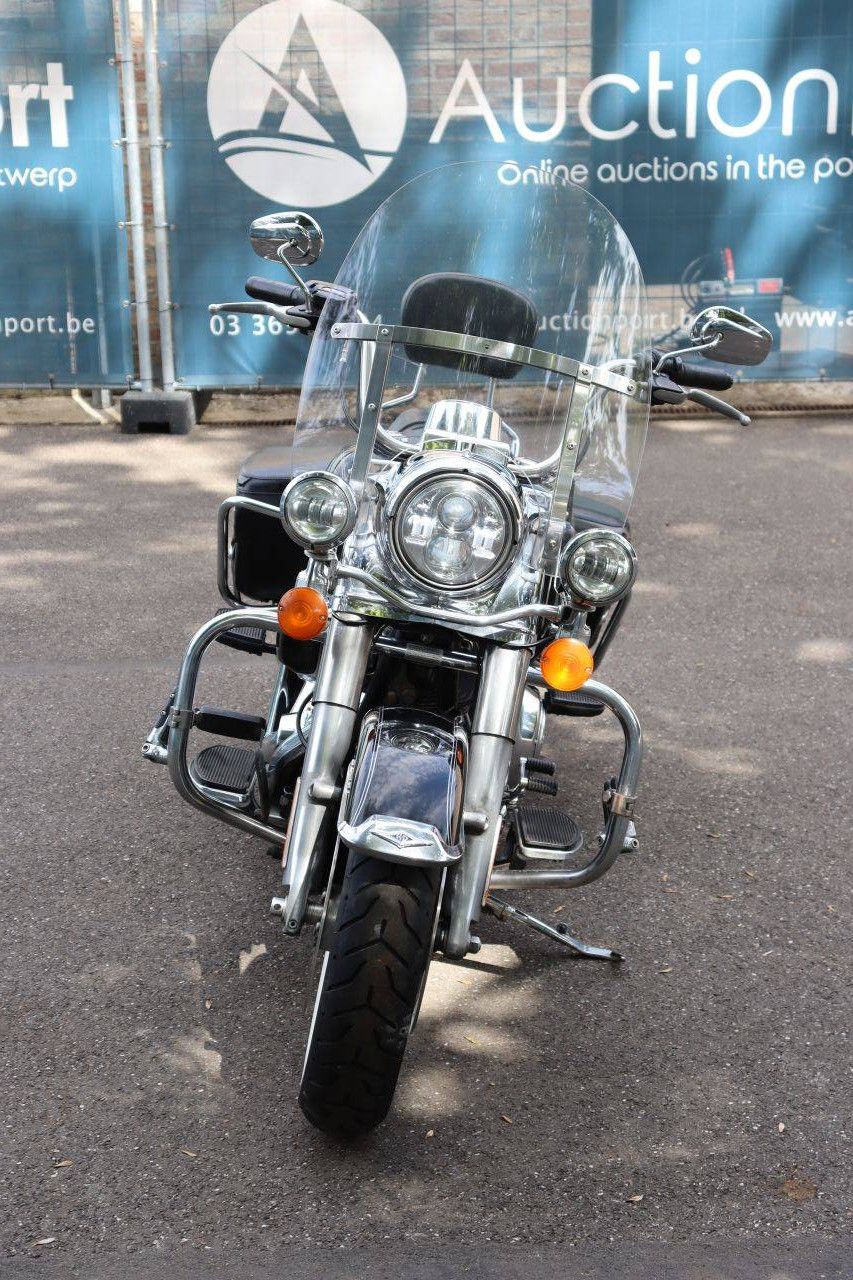 Motorcycle Harley-Davidson ROAD KING Gasoline 2016