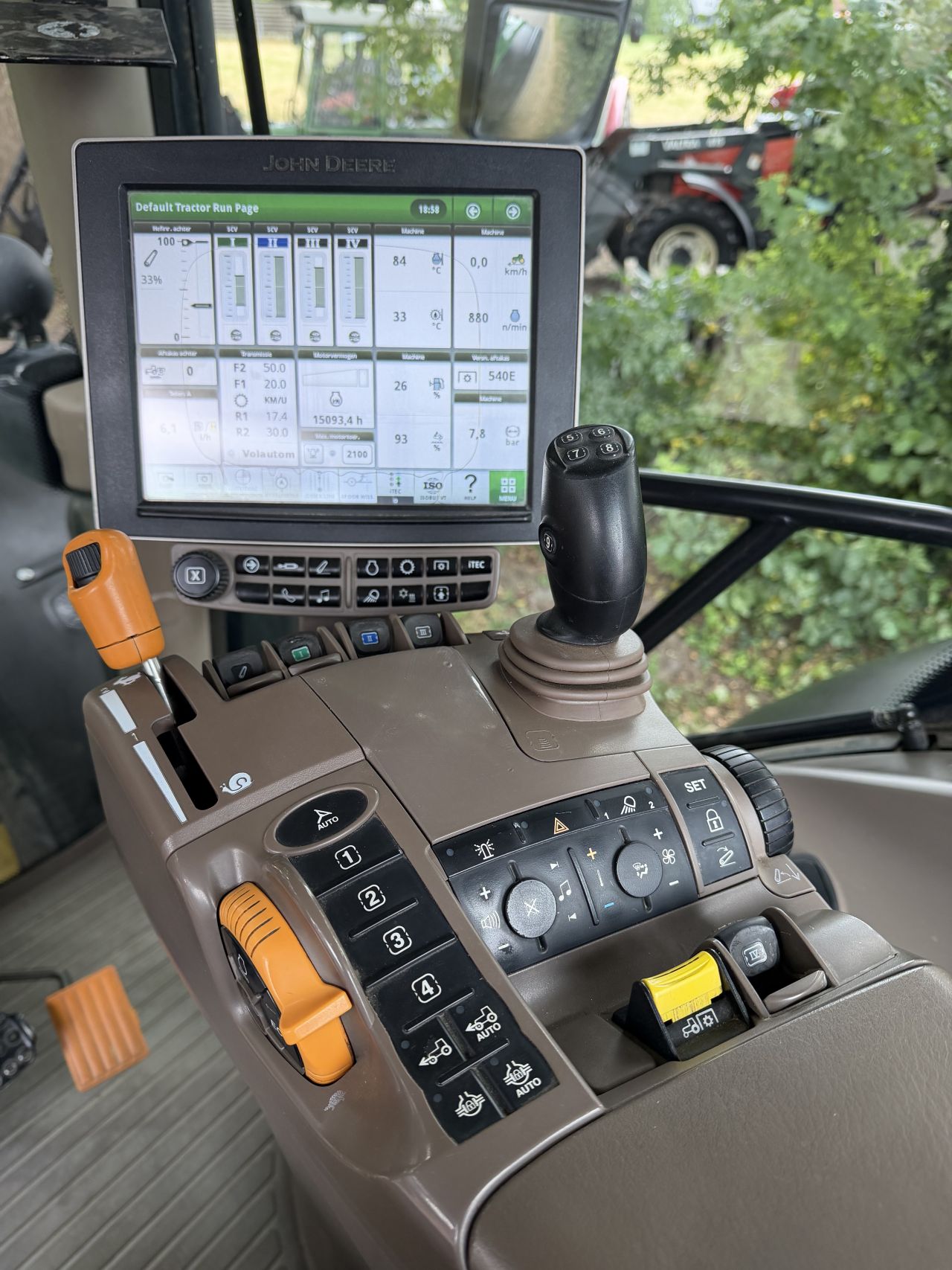John Deere 6215R AQ