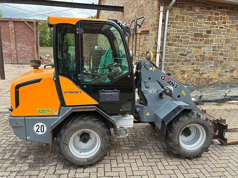 Giant V4502T