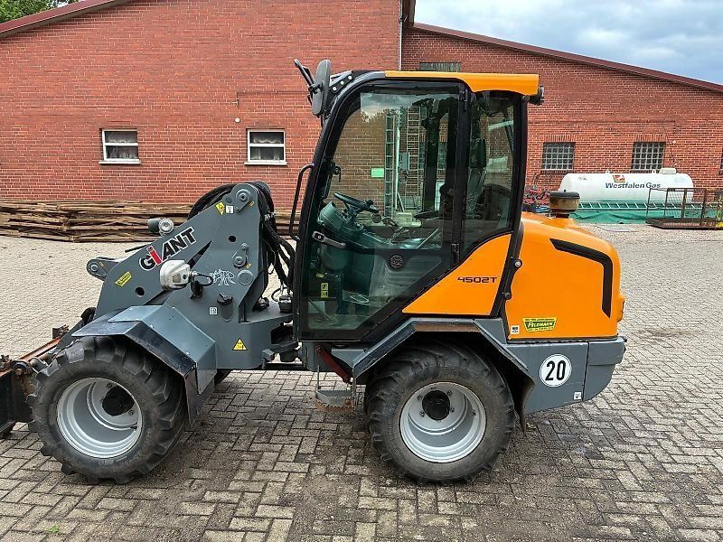 Giant V4502T